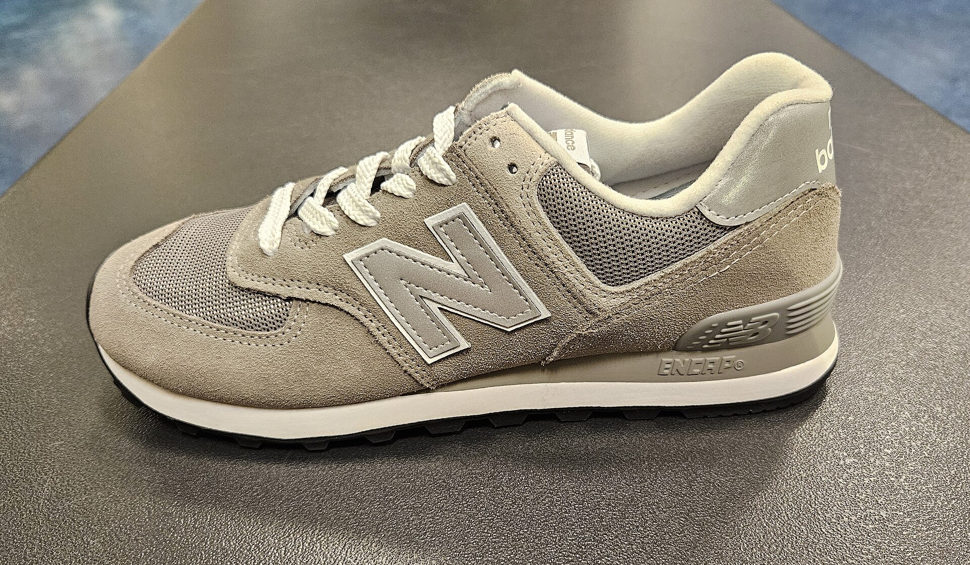 New Balance 990v5